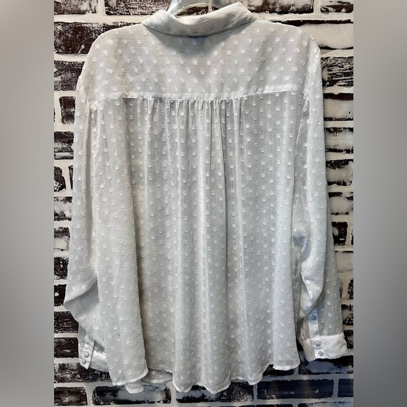 Torrid | Women Madison White Button-Up Shirt Chiffon Clip Dot Blouse Size 4 (4X) - Picture 3 of 7